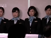 พนักงานต้อนรับบนเครื่องบินเครื่องแบบญี่ปุ่น