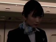 พนักงานต้อนรับบนเครื่องบินเครื่องแบบญี่ปุ่น