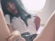 สาวเอเชียช่วยตัวเองบนเครื่องบิน